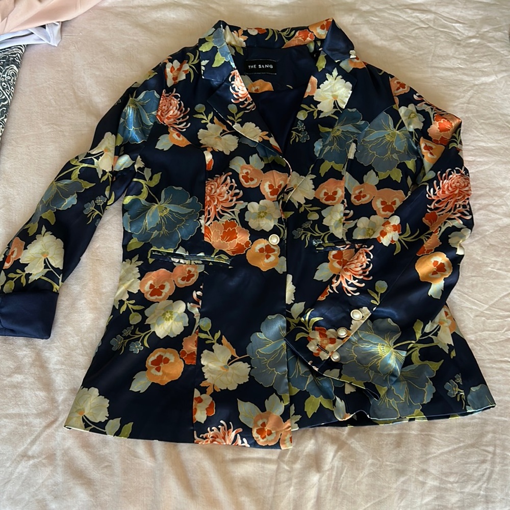 Sang floral patterned silk blazer.